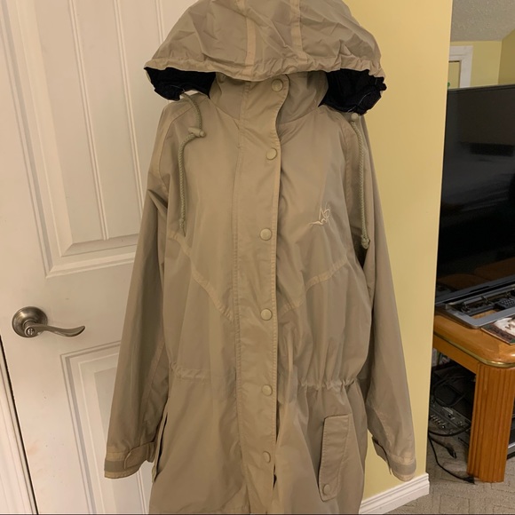 Cottage essentials (Rain jacket) - Picture 7 of 7
